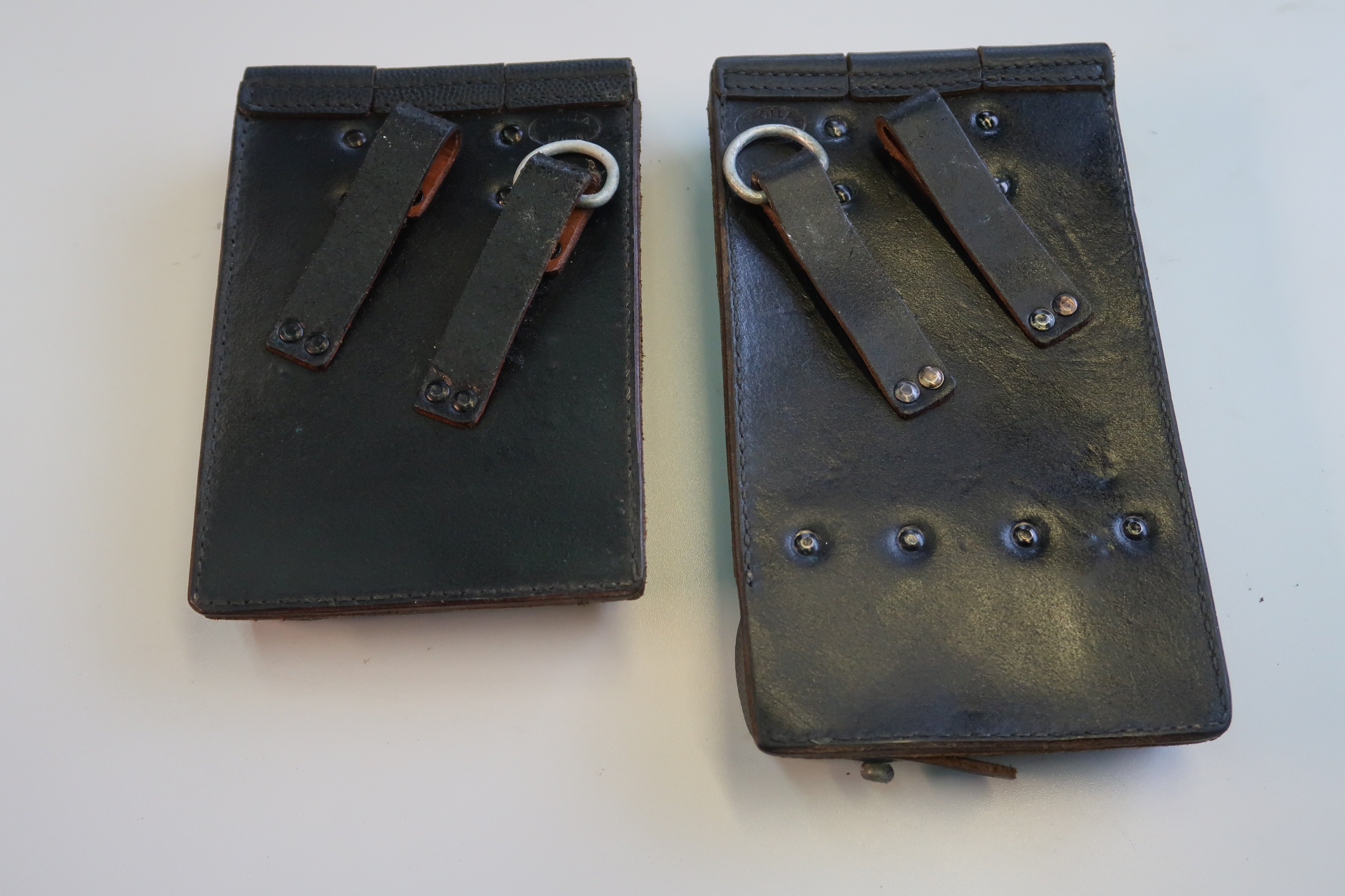 Magazintaschen Leder für 6 Magazine und 1 Patroneneinführer (ohne Inhalt) links und rechts